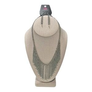 Paparazzi Silver Fringe Necklace & Earring Set NWT